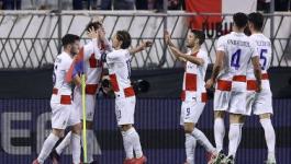 他们依然坚 他们依然坚